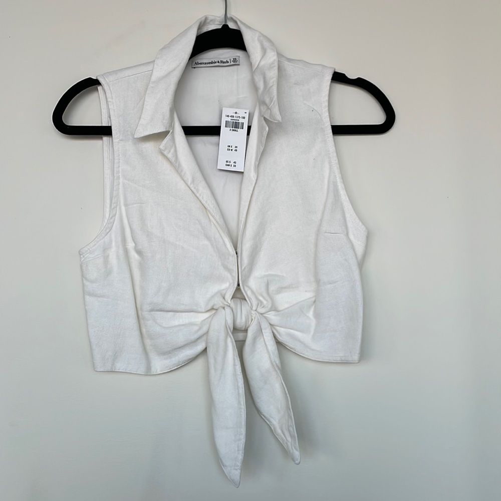 NWT A+F CROPPED SLEEVELESS TIE COLLAR TOP